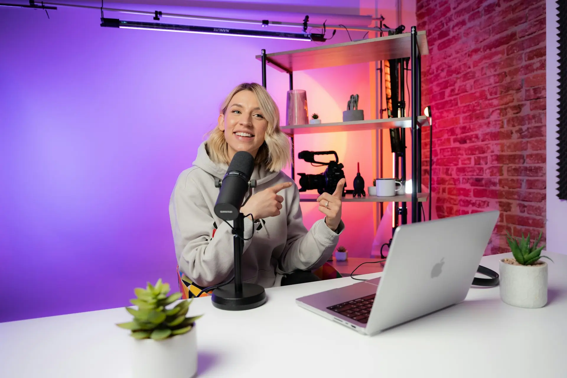 Woman in front of a laptop